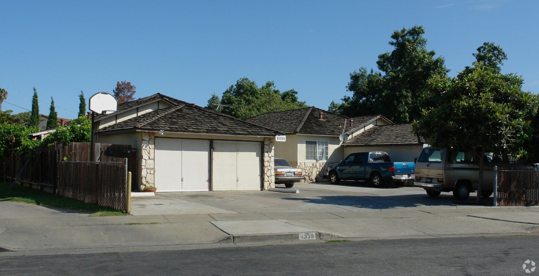 1339-1341 Danube Way - 1339-1341 Danube Way