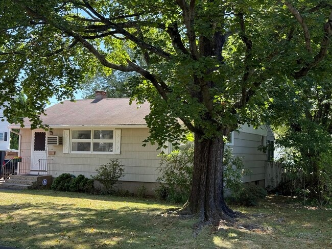 Building Photo - 246 Bullard St Rental
