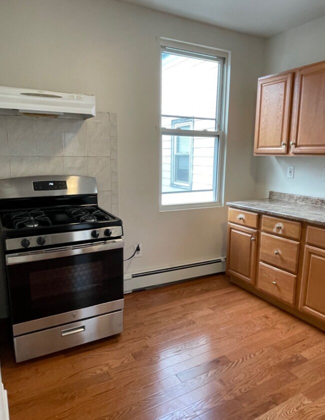Building Photo - 75 Putnam St Unit 1 Rental