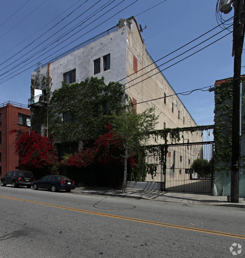 Vignes Arts Building - Vignes Arts Building