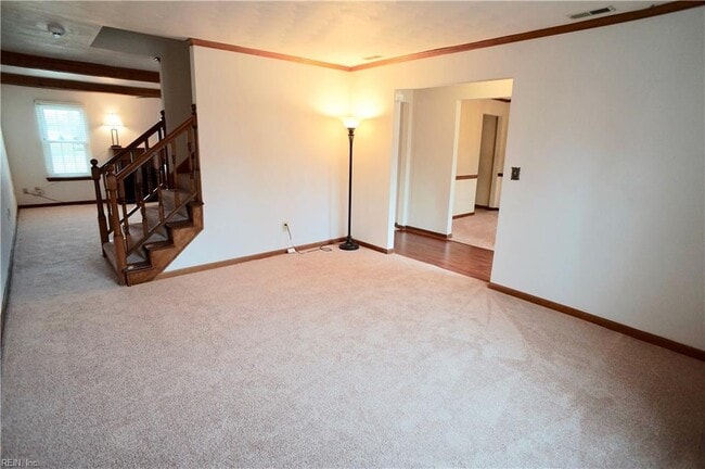 Photo - 937 Thompson Way