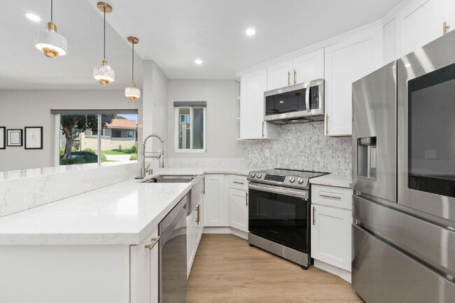 Photo - Stunning, Serene and Modern Luxury! Unit 2423