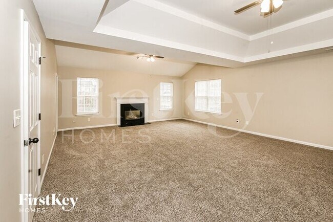 Photo - 128 Madelia Pl