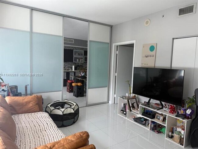 Photo - 90 SW 3rd St Unidad 90 SW 3rd St # 3203