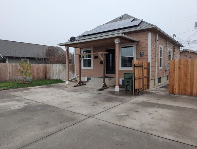 Photo - 2 bedroom 1 bath home *MOVE IN SPECIAL*