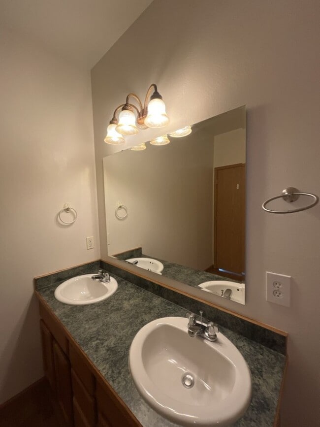 Photo - 400 Expressway Rd Unidad G