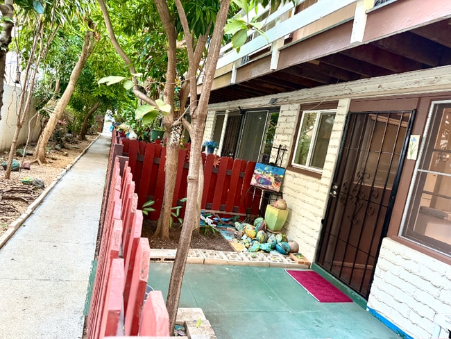 Building Photo - 423 Kaiolu St