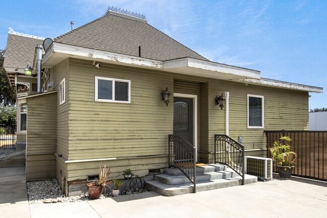 Photo - 403 N San Gabriel Ave Unit B