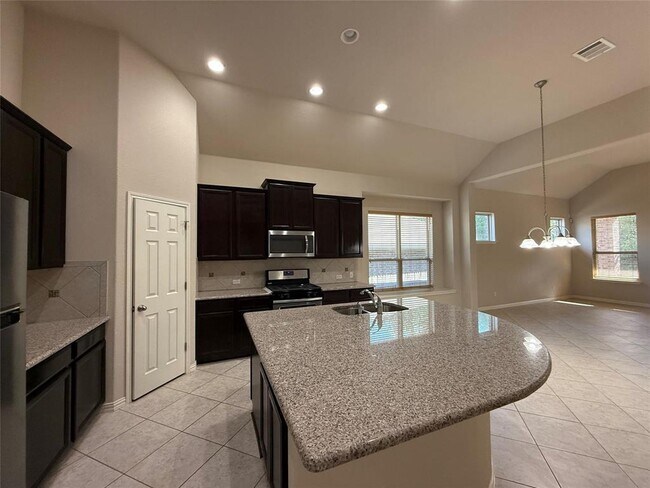Photo - 633 Peregrine Way