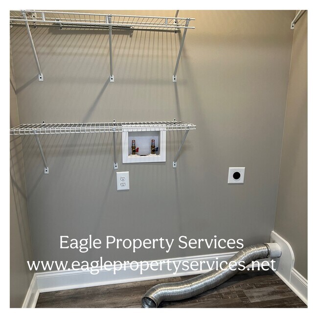 Photo - 114 Roslyn Ct