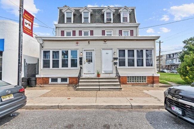 Building Photo - 206 N Broadway Unit B