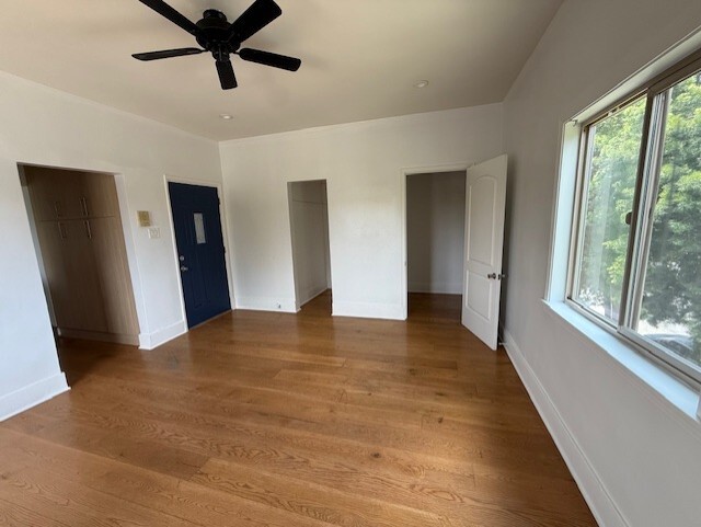 Photo - 3976 S Normandie Ave Unidad 3976 Half