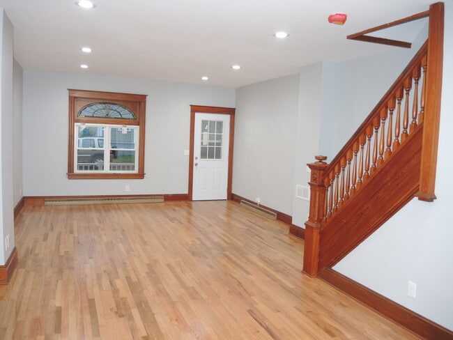 Photo - 1107 W Lincoln St