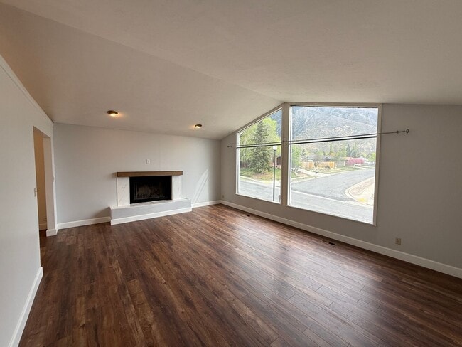 Photo - Large Five Bedroom Home, Sandy, 2500 sq ft, New Paint