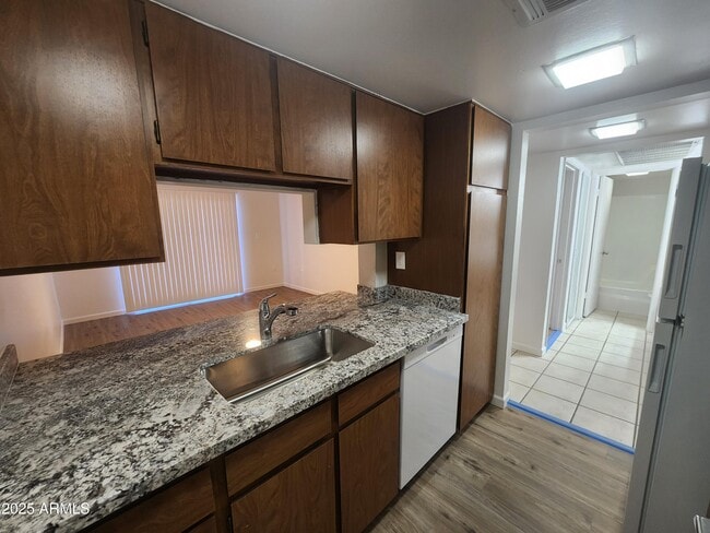 Photo - 3033 E Devonshire Ave Apartamento Unidad 1028