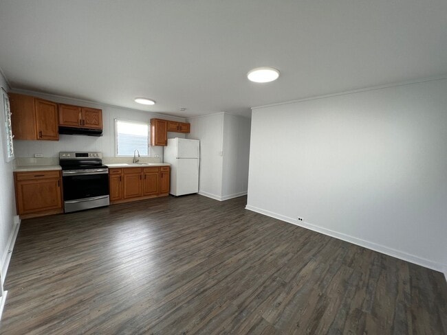 Photo - 3046C Harding Ave