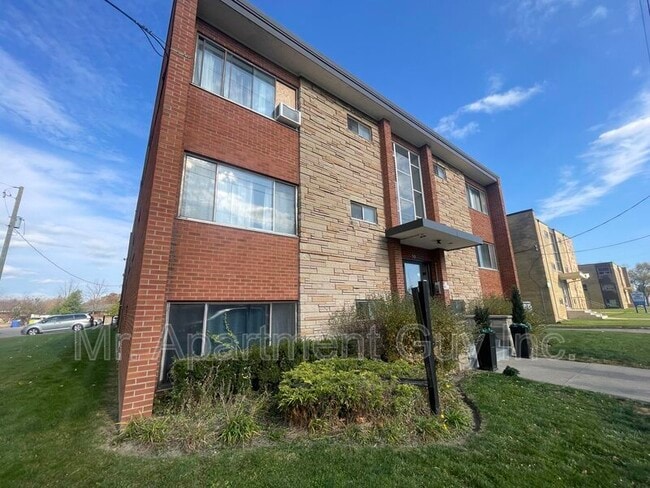 Building Photo - 50 Mohawk Rd W