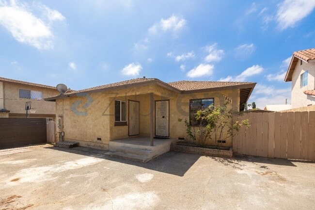 Building Photo - 1851 Donax Ave