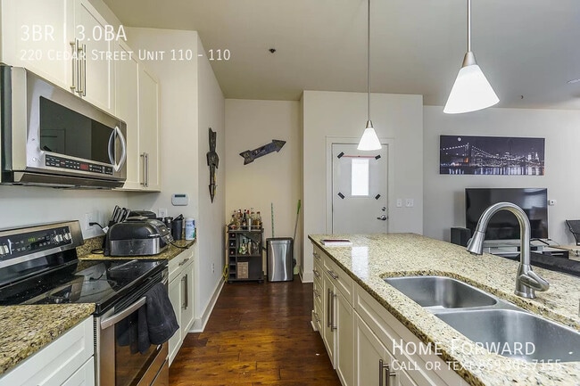 Photo - 220 Cedar St