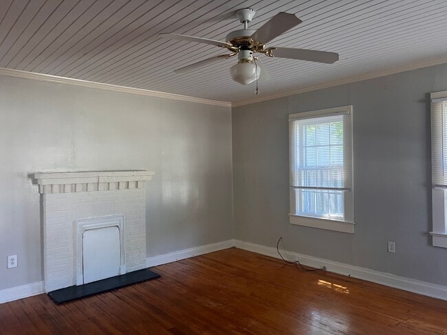 Photo - 223 Holt St