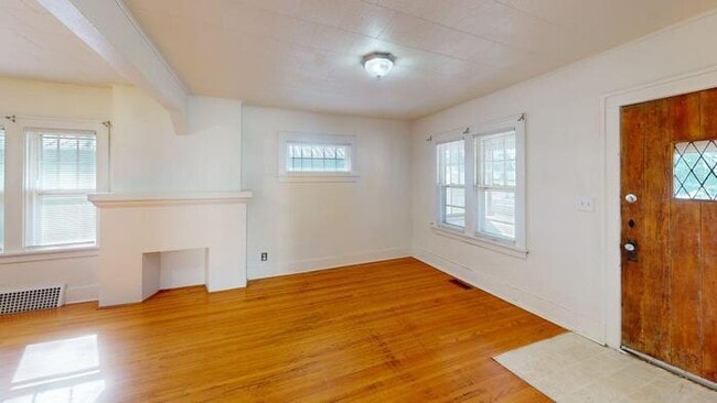 Photo - 611 N 2nd St