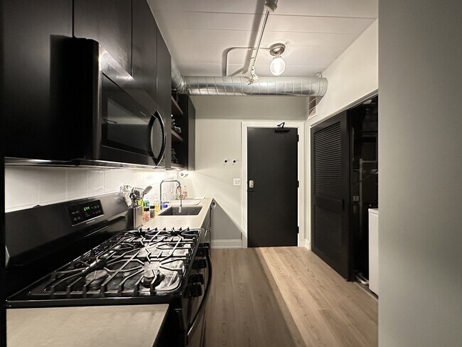 941 W Belmont Ave Unit 604