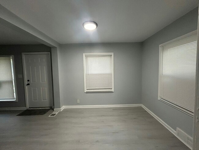 Photo - 3693 Somerset Ave
