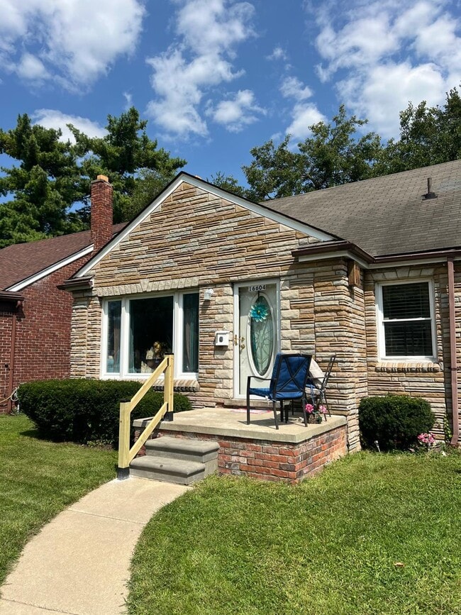 Photo - 16604 Winthrop St