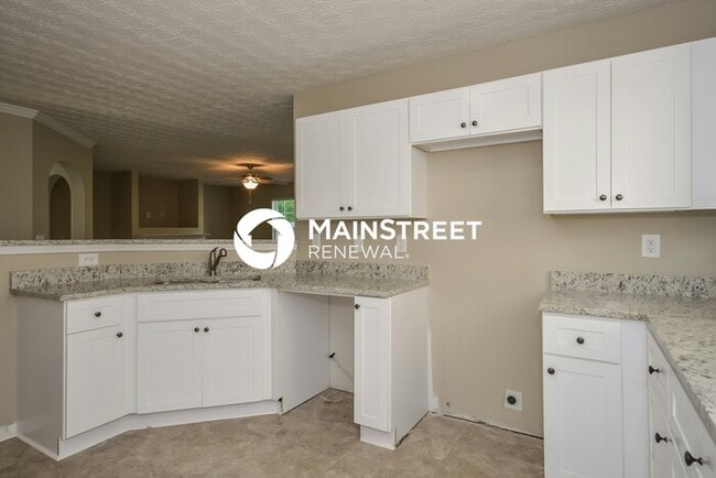 Photo - 4 Bedroom Pet-Friendly Home in Jonesboro, GA with Main Street Renewal