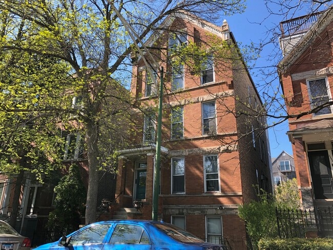 Building Photo - 2334 W Belden Ave Unit G