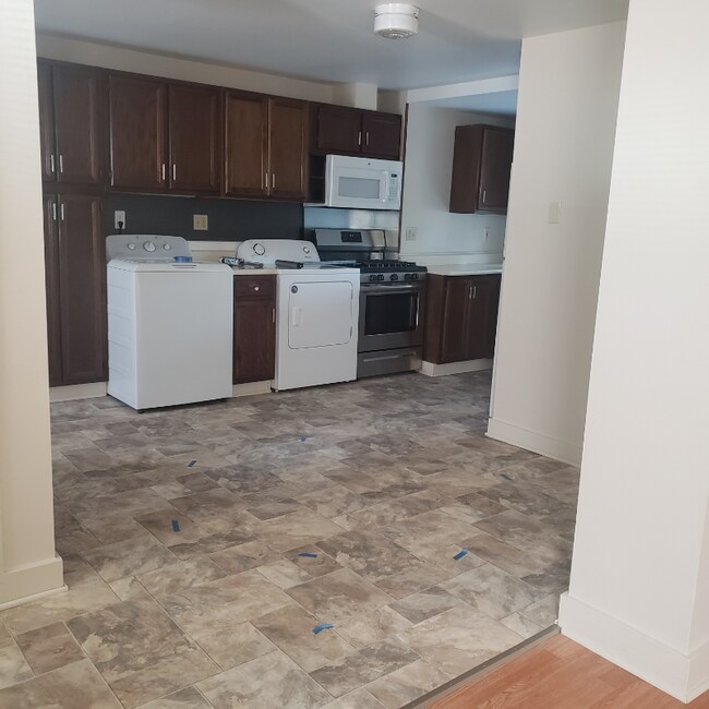 Photo - 10 Main St Apartment Unit B