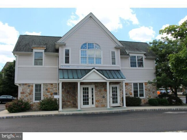Building Photo - 515 N Main St Rental