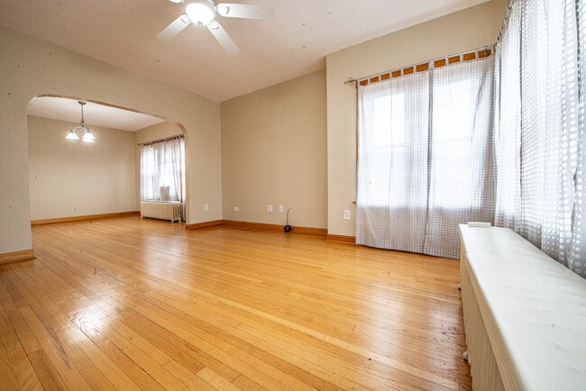 Photo - 5618 W Warwick Ave Unit Apt. 2