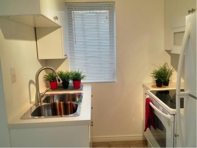 Photo - 2015 Marshall St