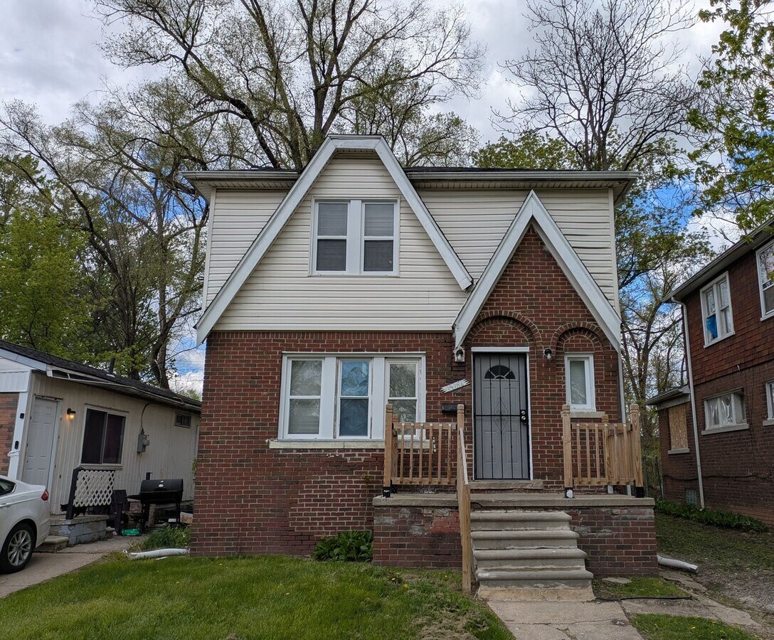 Photo - 15762 Mark Twain St