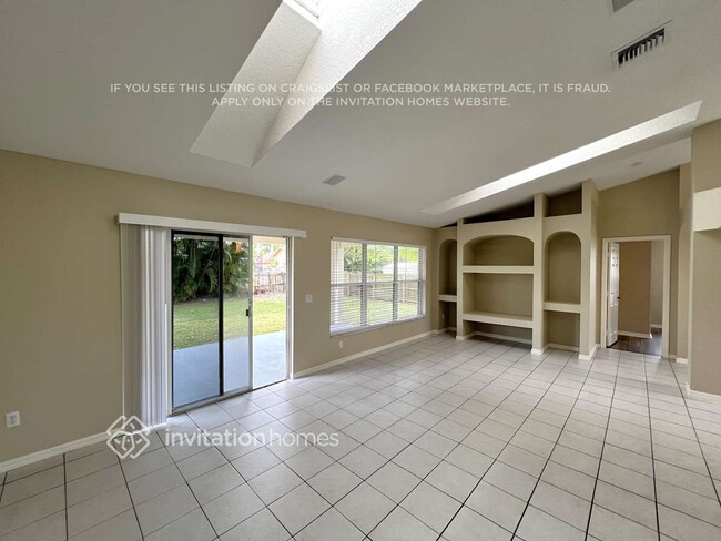 Photo - 2465 SW Lafayette St