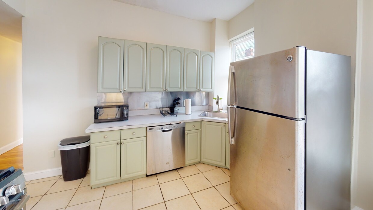 Photo - Private bedroom in 4 bed/2 bath Home
