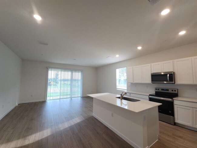 Photo - 3371 Chroma St