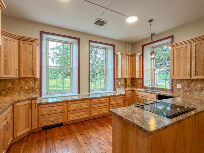 Photo - 261 Hopeland Rd