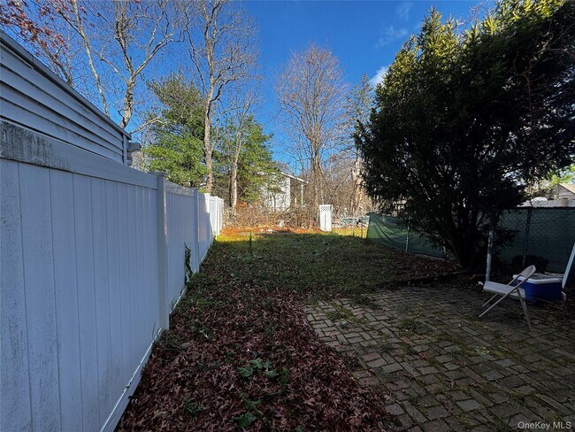 Photo - 8 Whitman Ct