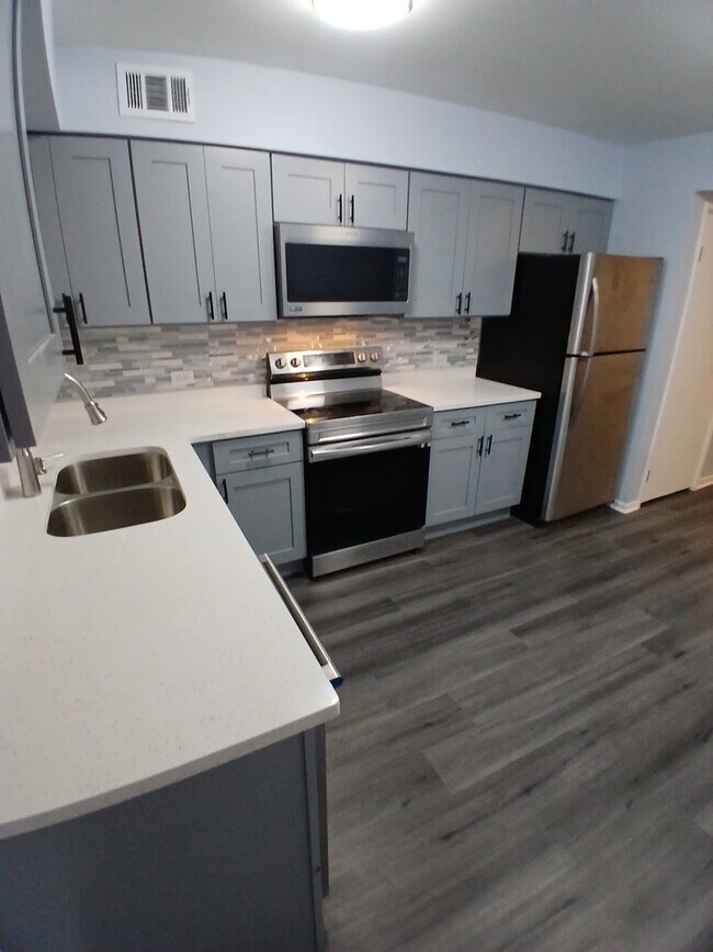 Photo - 9460 Bay Colony Dr