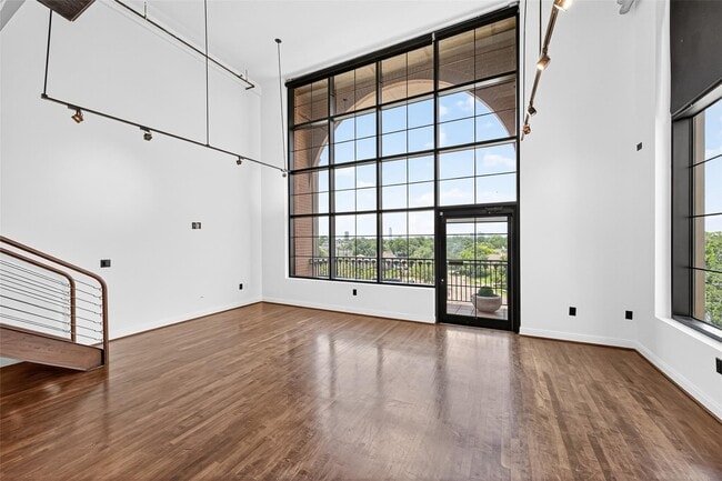 Building Photo - 1025 S Shepherd Dr Unit 309 Rental