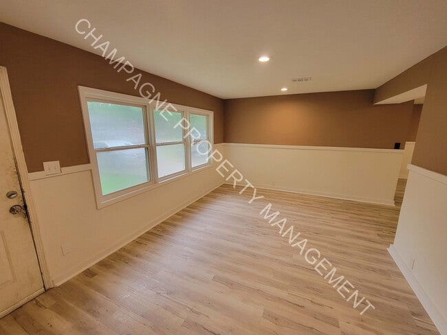 Photo - Large home in Ruskin!