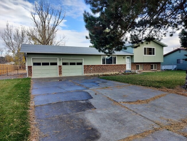 Photo - 130 NW Carrie Cir