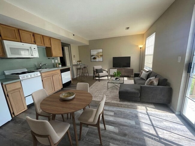 Building Photo - I Bedroom 1 Bath Apartment on Lake Taneycomo in Branson , MO Unit 7