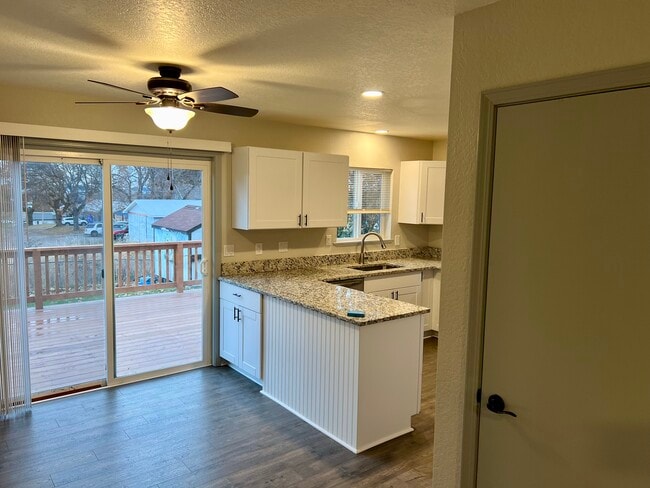 Photo - 110 Island View Dr