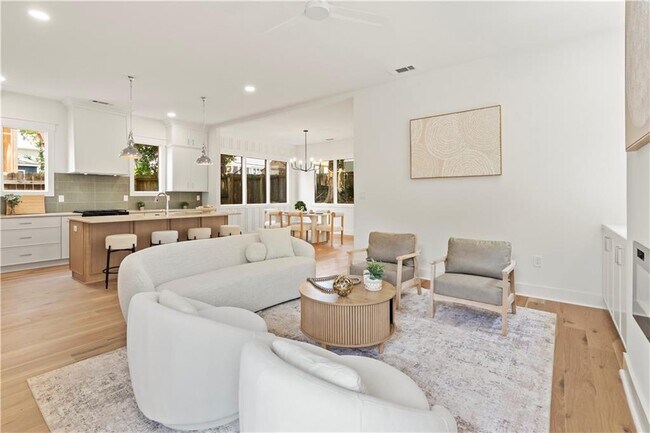 Photo - 205 Whitefoord Ave NE