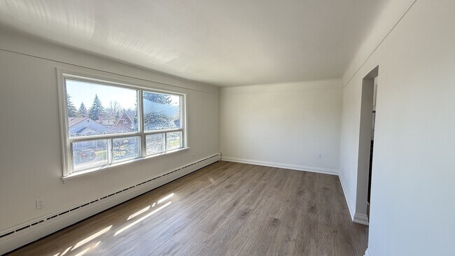 Photo - 6921 Barker St Unité 2