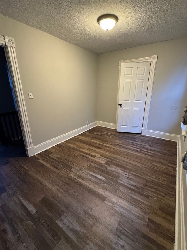 Photo - 1147 Heaton St