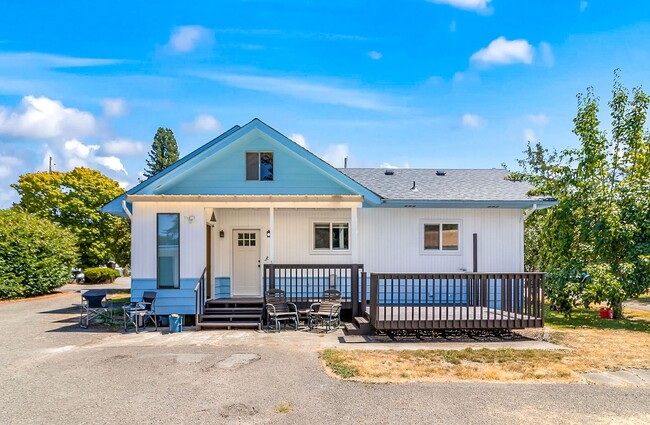 Building Photo - 607 3rd St Rental